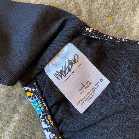 Swimsuit top - Picture 3 of 4